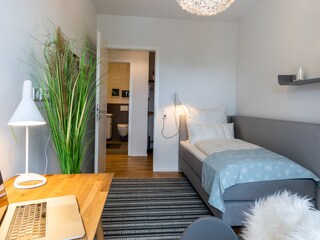 Schlafzimmer 2