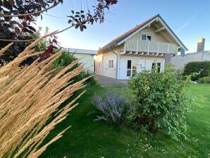 Ferienhaus Aan het meer met privéstrand, open haard en sauna