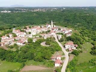 Zentrum von Kringa, 1 km von der Villa entfernt.