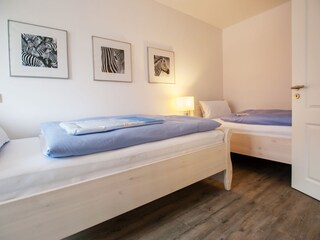 1. OG: Zimmer mit zwei Einzelbetten