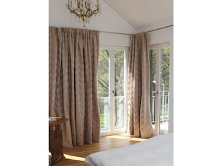 Schlafzimmer mit Balkons