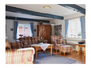 Wohnzimmer mit gemütlicher Sitzecke