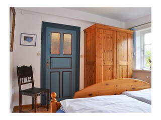 2. Schlafzimmer mit direktem Zugang zum Wohnzimmer