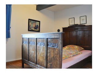 3. Schlafzimmer mit großem Einzelbett