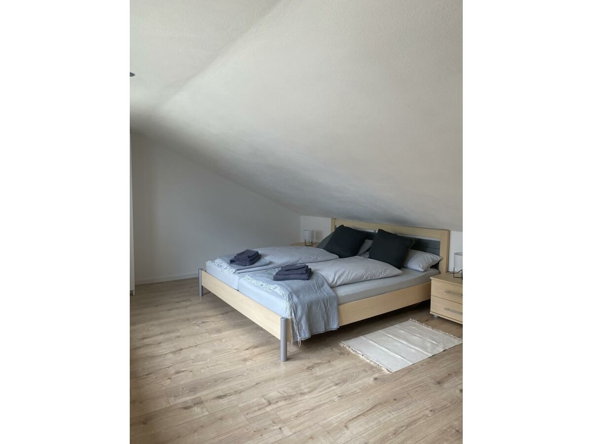 Schlafzimmer 1 (mit separatem Bad)