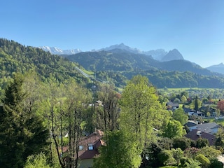 Panoramablick aufs Wettersteingebirge