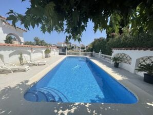 Vakantiehuis Paradijs 77 met privézwembad en aanlegplaats voor boten - Empuriabrava - image1