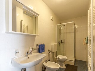 Bathroom 1 with waschingmachine