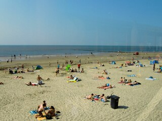 breiter langgezogener Sandstrand