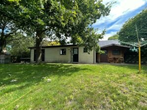 Quaint Chalet in Uden with Terrace - Uden - image1