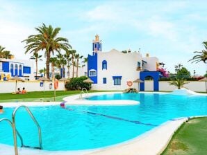 Casa de vacaciones Casa Minarete, con porche y gran piscina comunitaria frente al mar - roquetas de mar - image1