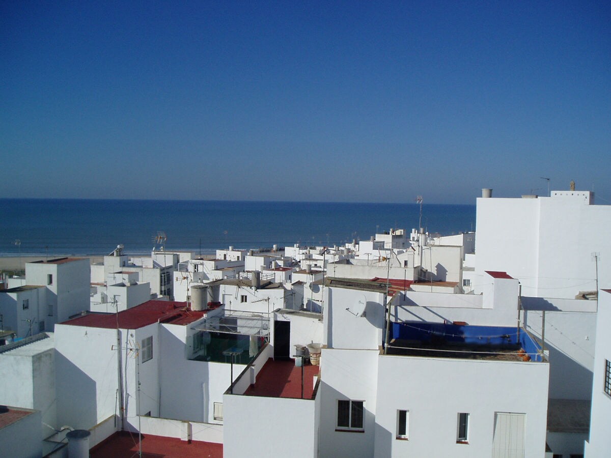 casa anik conil mit blauer terrasse