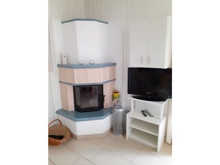 Kachelkamin mit Fernseher