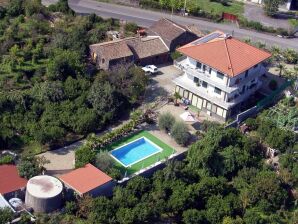 Apartment Retiro siciliano: piscina y jardín