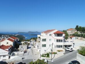 Apartments Villa Dadić - Comfort One Bedroom Apartment with Terrace and Partial Sea View A2+2 - 1 - Mokošica - image1