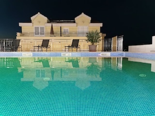 Apartment Okrug Gornji  14