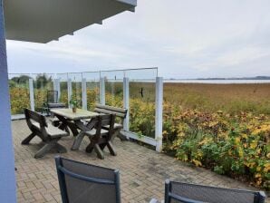 Vakantiehuis Huis met rieten dak met uitzicht op de Breetzer Bodden in Vieregge - Viereg - image1