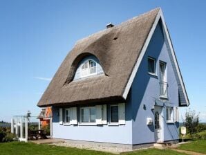 Vakantiehuis Huis met rieten dak met uitzicht op de Breetzer Bodden in Vieregge - Viereg - image1