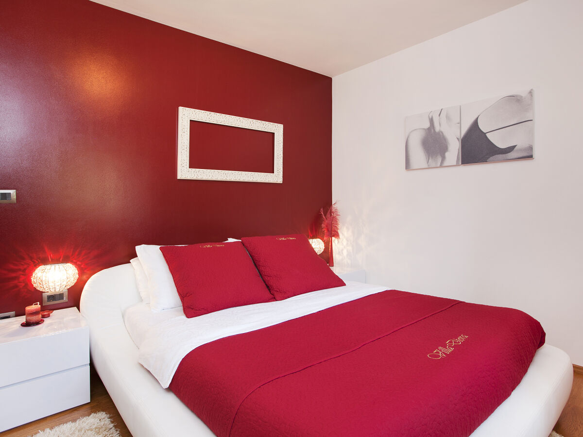 Rotes Schlafzimmer