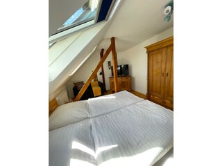 Schlafzimmer 2 Blick ins Zimmer im 1. OG