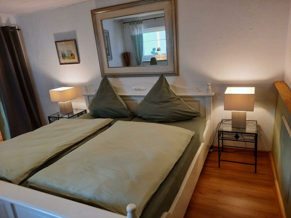 Schlafzimmer 2x2m Bett