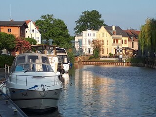 Abendspaziergang an der Elde-Promenade