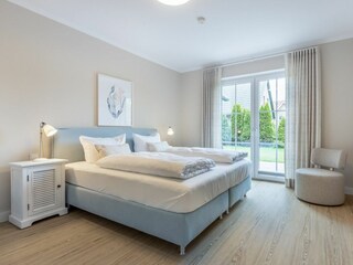 1. Schlafzimmer mit TV