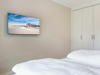 1. Schlafzimmer mit TV