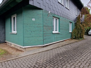 Einfahrt/Parkplätze