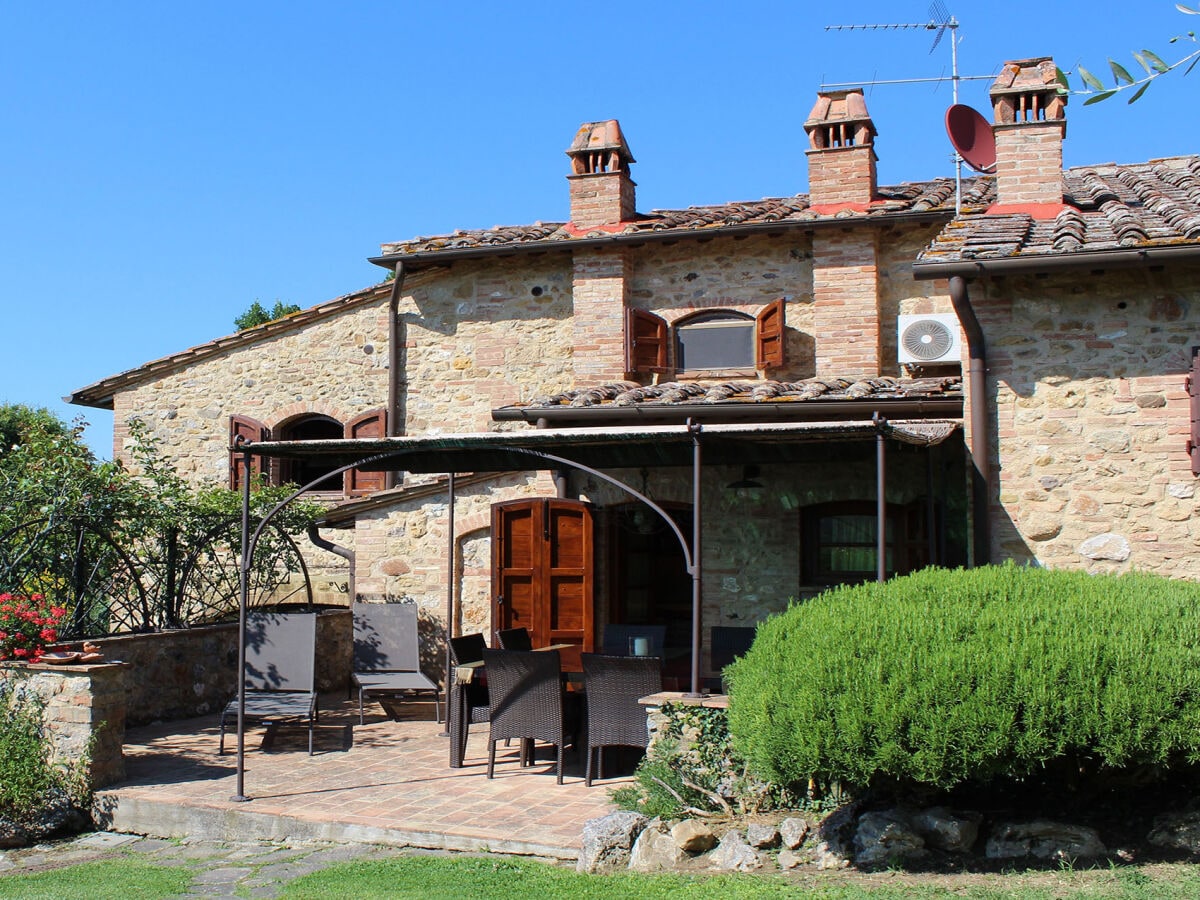 Villa Giulia - Villa mit Veranda und grünen Flächen