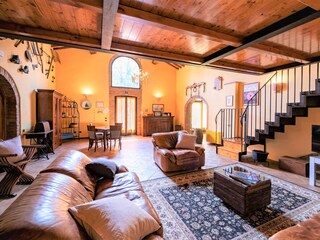 Villa Giulia - Wide living room with couches