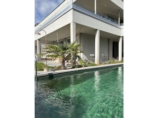 Terrasse  neben Pool