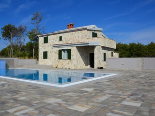 V illa mit Pool
