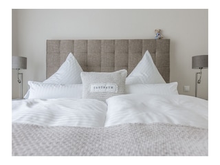Schlafzimmer mit komfortablen Boxspringbett
