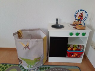 Spielküche und Bausteine für kleine Meisterköche