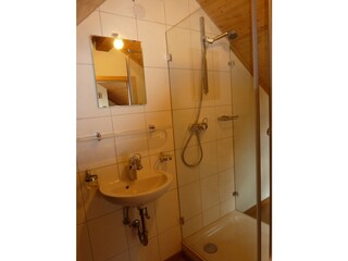 Bathroom 2, picture 2