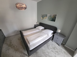 Großes Schlafzimmer Bett 180x200