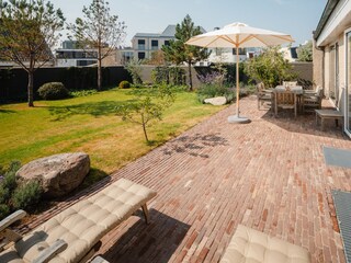 Garten mit Sonnenterrasse zur Südseite