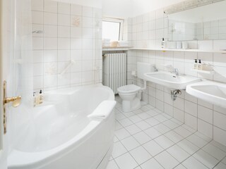 Badezimmer mit Dusche/WC