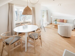 Wohnzimmer mit Essbereich