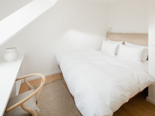 2. Schlafzimmer