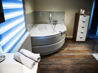 Holiday house Spa Features 32