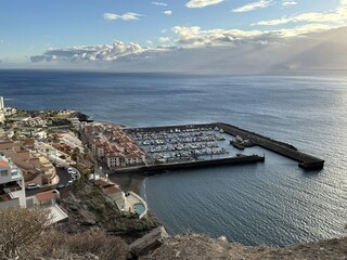 Acantilados de Los Gigantes mit Poblado Marinero