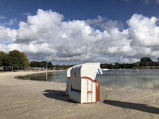 Strand mit Strandkorb