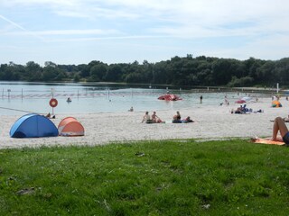 Sandstrand mit Liegewiese
