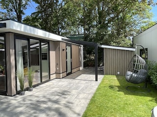 Entrance area with canopy