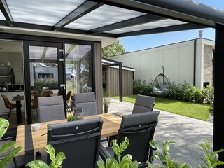Terrasse mit Abdach