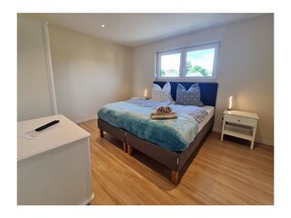 Schlafzimmer mit Doppelbett