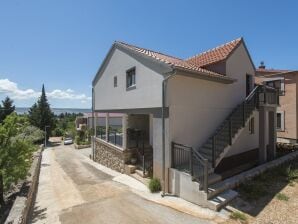 Bel appartement à Starigrad Paklenica avec terrasse - Starigrad - image1