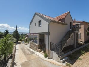 Mooi appartement met overdekt privéterras, 300m van zee, vlakbij nationaal park - Starigrad - image1